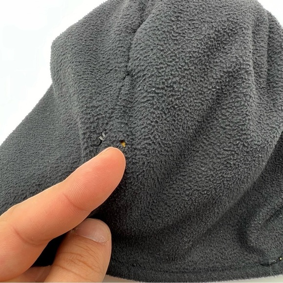 Nike Iowa Hawkeyes Reversible Winter Hat - Picture 4 of 4